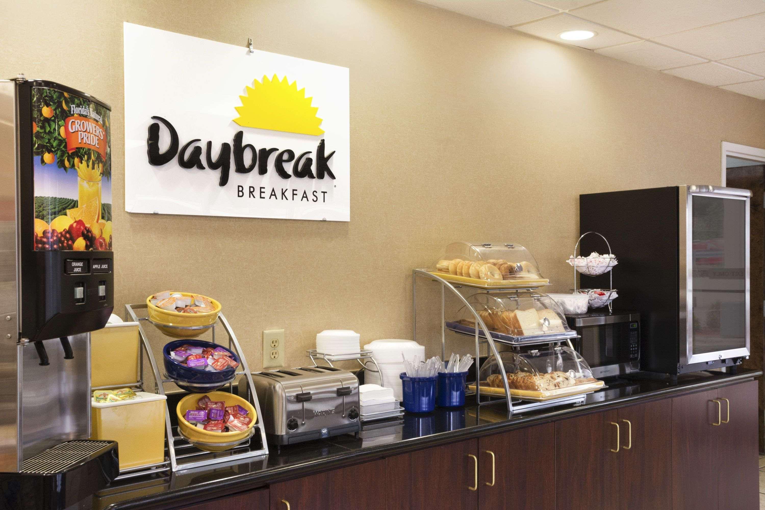 Days Inn By Wyndham Weldon Roanoke Rapids Esterno foto