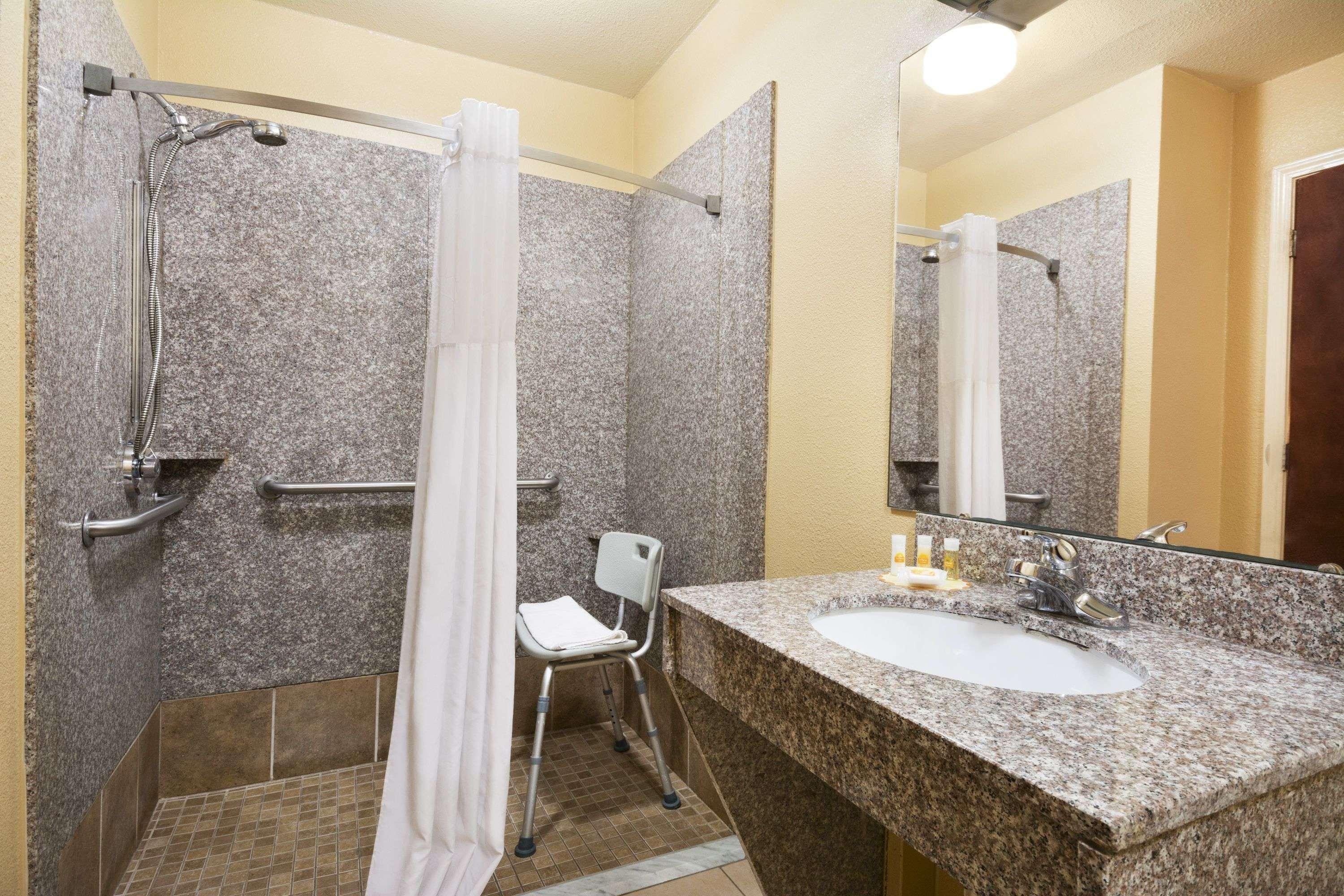 Days Inn By Wyndham Weldon Roanoke Rapids Esterno foto