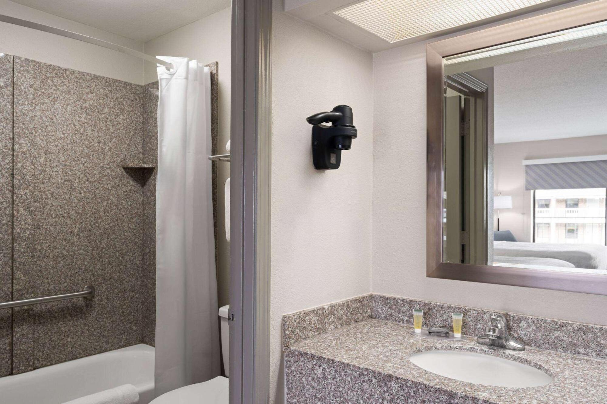 Days Inn By Wyndham Weldon Roanoke Rapids Esterno foto